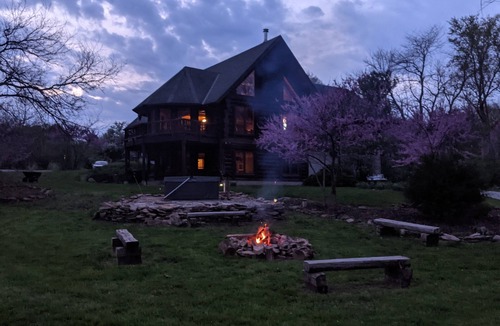 Delaware Cabin | Beautiful Real log home on the Olentangy River