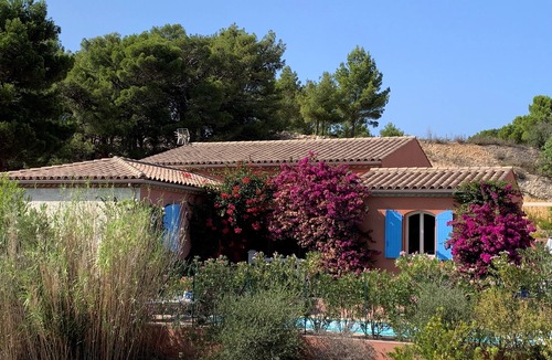 Leucate House | Beautiful recent house with swimming pool surrounded by flowers 1 km from the beach
