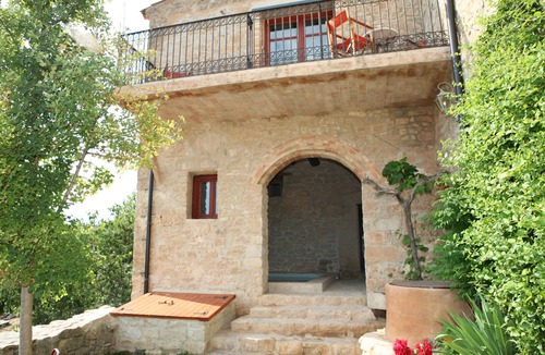Rocallaura House | Beautiful Recently Renovated Farmhouse with Pool