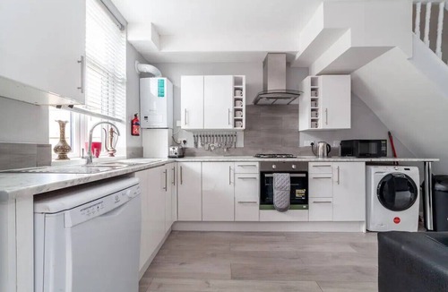 South Norwood House | Beautiful refurbished 4 Bedrooms