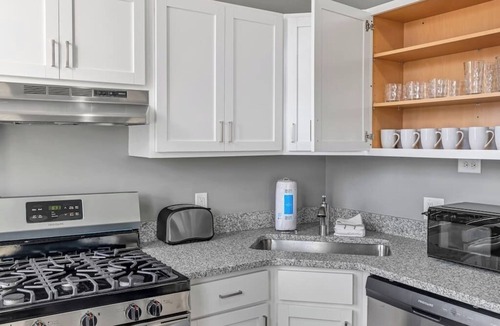 Shaw Hotel | Beautiful, Rehabbed Unit in Shaw Community 4228a