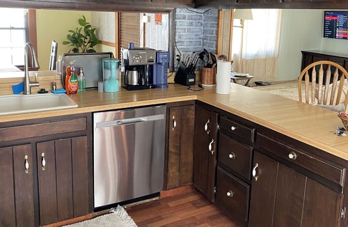 Albion House | BEAUTIFUL REMODELED COLONIAL BY THE CANAL