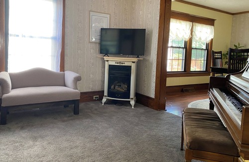 Albion House | BEAUTIFUL REMODELED COLONIAL BY THE CANAL