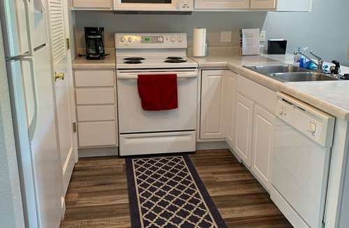 Lakeland Condo | Beautiful Remodeled Fully Furnished 2BR 2BA Condo W/Pool