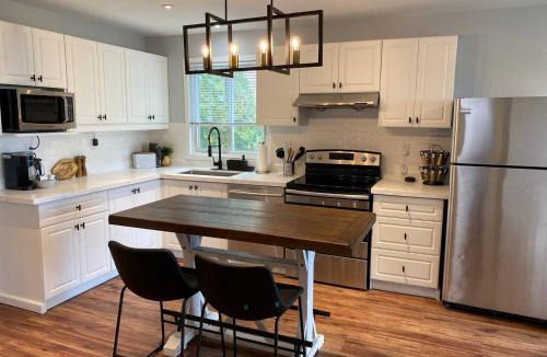 Hamilton House | Beautiful Renovated Beach Cottage Home