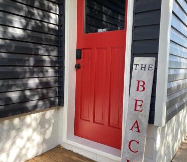 Hamilton House | Beautiful Renovated Beach Cottage Home