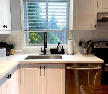 Hamilton House | Beautiful Renovated Beach Cottage Home