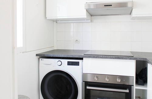 Cœur de Ville Apartment | Beautiful renovated apartment, balcony and parking
