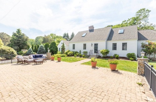 West Falmouth House | Beautiful, Renovated In-Law near Old Silver