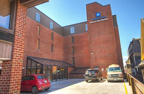 Yachting Village Condo | Beautiful Resort in Inn on the Harbor 1BD near The Cliff Walk