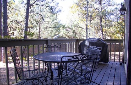 Pinetop Villa | Beautiful Resort Villa Home w Vaulted Ceilings Whirlpool Tub and Ponds/Streams