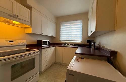 Cote-Des-Neiges—Notre-Dame-De-Grace Apartment | Beautiful rest and adventure hub! Montreal`s Best!