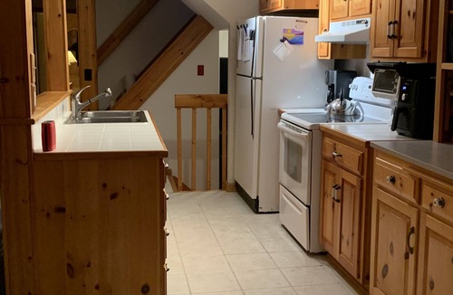Tolland House | Beautiful retreat in a lake community to the enjoy the summer season.