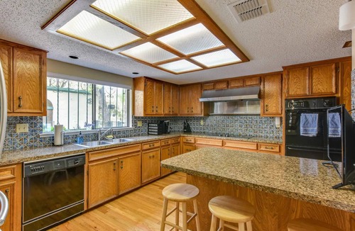 San Leanna House | Beautiful Retreat Minutes From Downtown