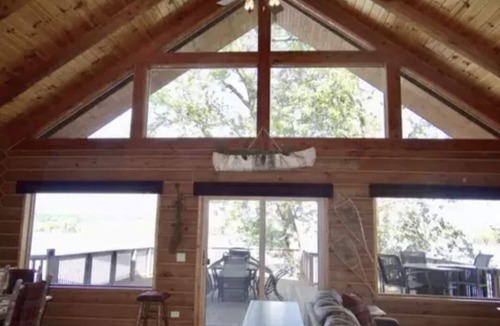 Prairie Du Chien Cabin | Beautiful riverfront log cabin home in Prairie du Chien