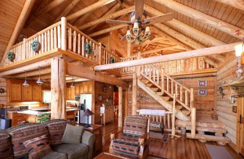 Stonehouse House | Beautiful River-Front Log Cabin Near Williamsburg