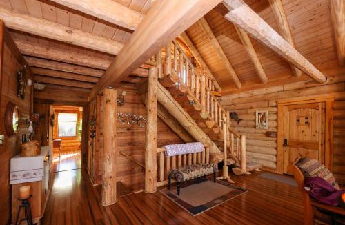 Stonehouse House | Beautiful River-Front Log Cabin Near Williamsburg