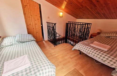 Sorede House | Beautiful River-front Villa with Natural Pool