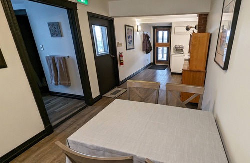 Canning Apartment | Beautiful River View Apartment in Wine Country