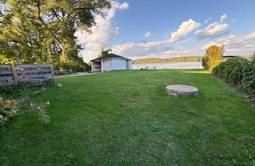 Trent Hills House | Beautiful Riverfront House
