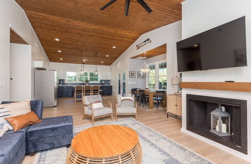 Shenandoah House | Beautiful Riverfront Retreats | Sleeps 24 w/Hot Tubs, Firepits & Scenic Views