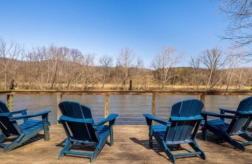 Shenandoah House | Beautiful Riverfront Retreats | Sleeps 24 w/Hot Tubs, Firepits & Scenic Views