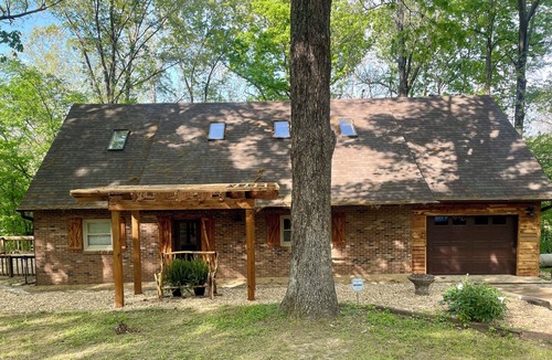 Mammoth Spring House | Beautiful Riverside home nestled on the banks of Spring River!