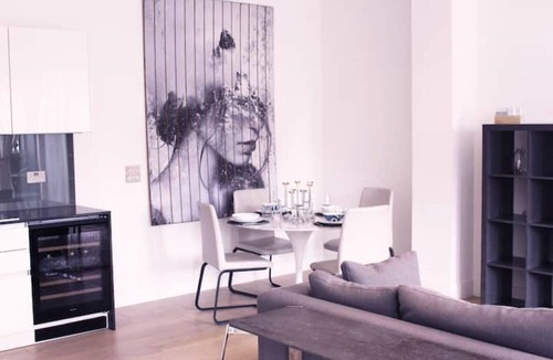 Sands End Apartment | Beautiful riverside apartment