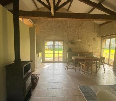 Bourg-Charente Apartment | Beautiful riverside boathouse