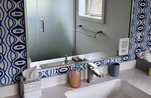 McNeil House | Beautiful Rolling Hill Views of Lake Travis <20 Minutes to Downtown Austin