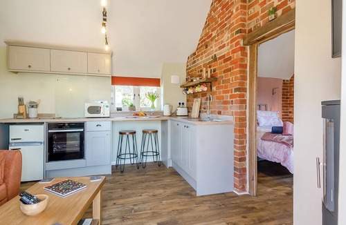 Diss Cottage | Beautiful romantic converted barn located in a quiet setting.