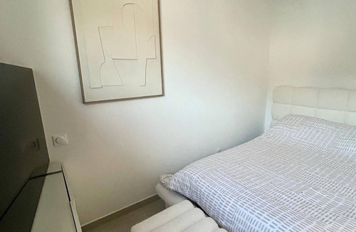 Perpignan Bed & Breakfast | Beautiful room in new villa with swimming pool