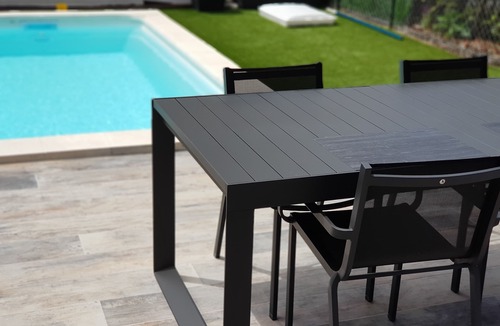 La Couronne House | Beautiful room with desk and private bathroom