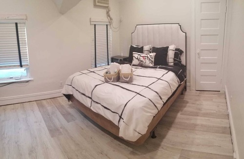 Flatbush House | Beautiful rooms available in a comfortable, and convenient location.
