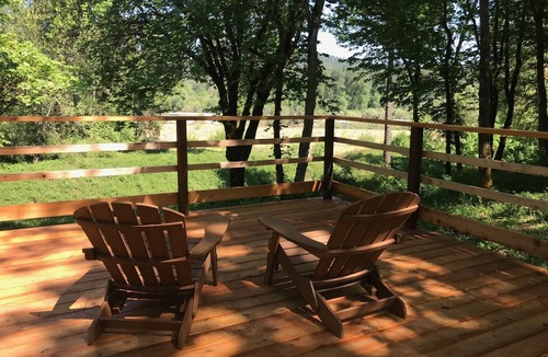 Grants Pass House | Beautiful Rustic Cabin on the Rogue River