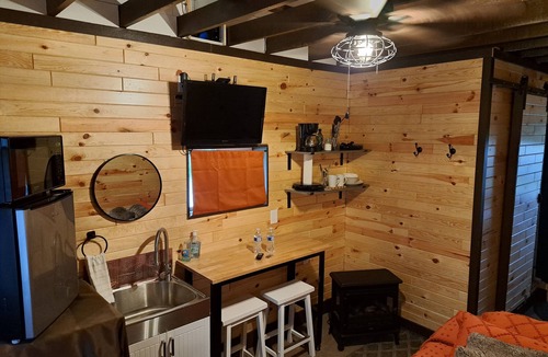 Wheeler Cabin | Beautiful Rustic Cabin for Two!