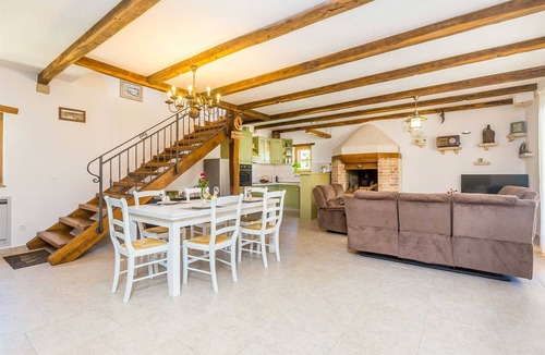 Kras House | Beautiful rustic holiday house HOJEVICA