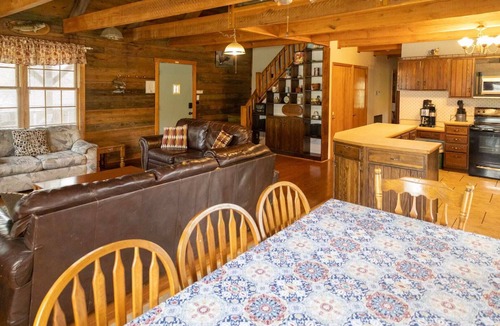 Springville Cabin | Beautiful Rustic Log Cabin Near Kentucky Lake