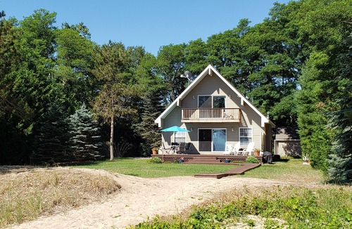 Oscoda Cottage | Beautiful Sandy Beach on Lake Huron