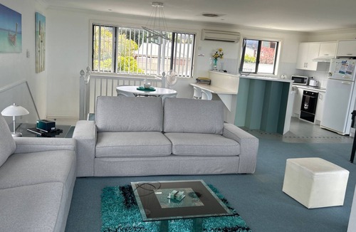 Encounter Bay House | Beautiful Sea Views.