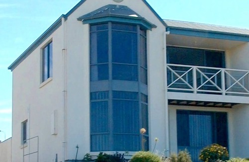 Encounter Bay House | Beautiful Sea Views.