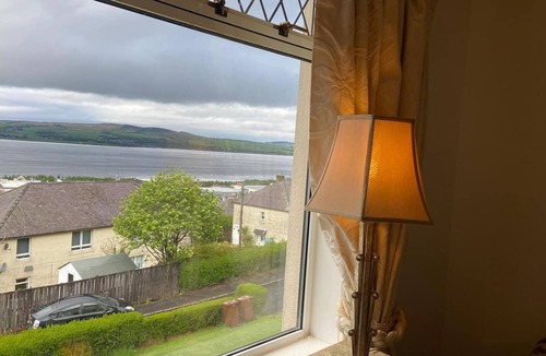 Port Glasgow House | Beautiful sea view property