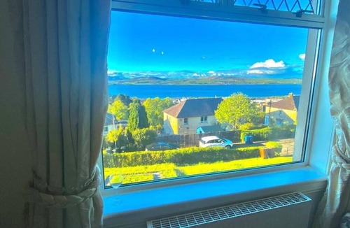 Port Glasgow House | Beautiful sea view property