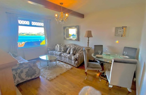 Port Glasgow House | Beautiful sea view property