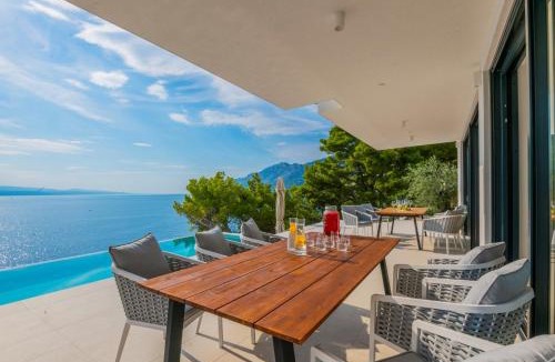 Basko Polje Villa | Beautiful Seafront Split Villa 9 Bedrooms Bellamar Vista Retreat