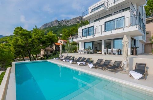 Basko Polje Villa | Beautiful Seafront Split Villa 9 Bedrooms Bellamar Vista Retreat