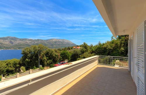 Cove Tri Zala (Zrnovo) Apartment | Beautiful seaview apartment near Korcula