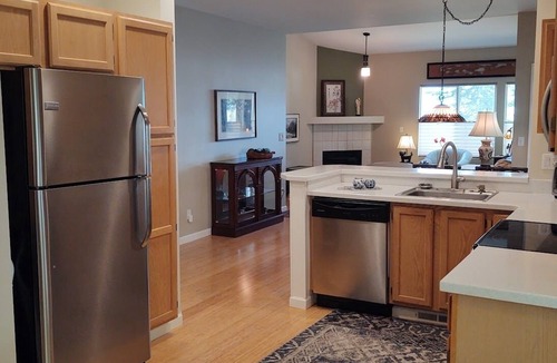 Rollingbay House | Beautiful, secure, private townhouse in Silverdale.