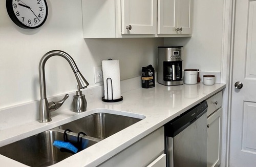 Lake Bluff Apartment | Beautiful self contained apartment downtown Lake Bluff