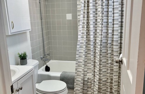 Lake Bluff Apartment | Beautiful self contained apartment downtown Lake Bluff